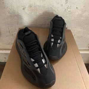 Yeezy 700 Clay brown